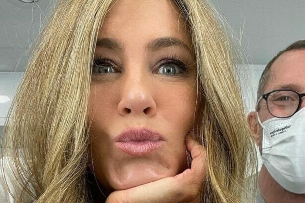 Jennifer Aniston close up